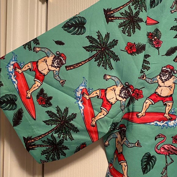 Tropical Green Surfing Santa Xmas Men's Button Down Shirt…size M - Picture 3 of 4